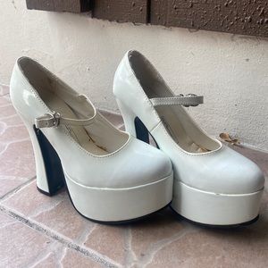 Mary Jane Rubie’s Costume Shoe - White Patent Leather Platform Shoe Size 6